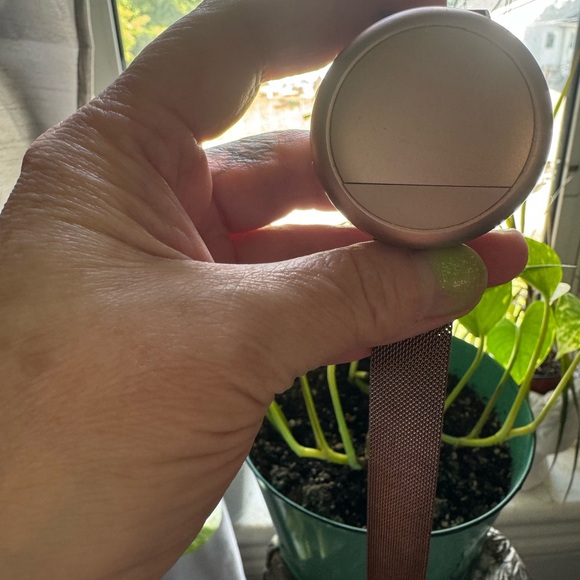 Embr Wave 2 Personal thermostat - Picture 5 of 8